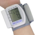 جهاز قياس ضغط الدم الإلكتروني المحمول للمعصم CK-102S
